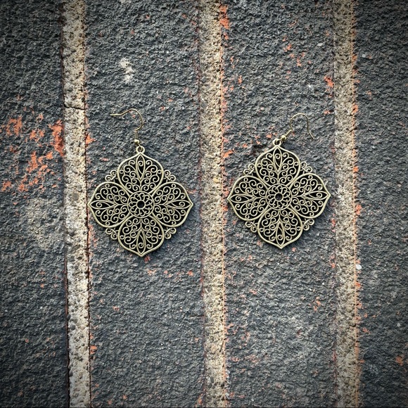 Floral Dark Gold Mandala Pattern Earrings Paparazzi - Picture 3 of 7